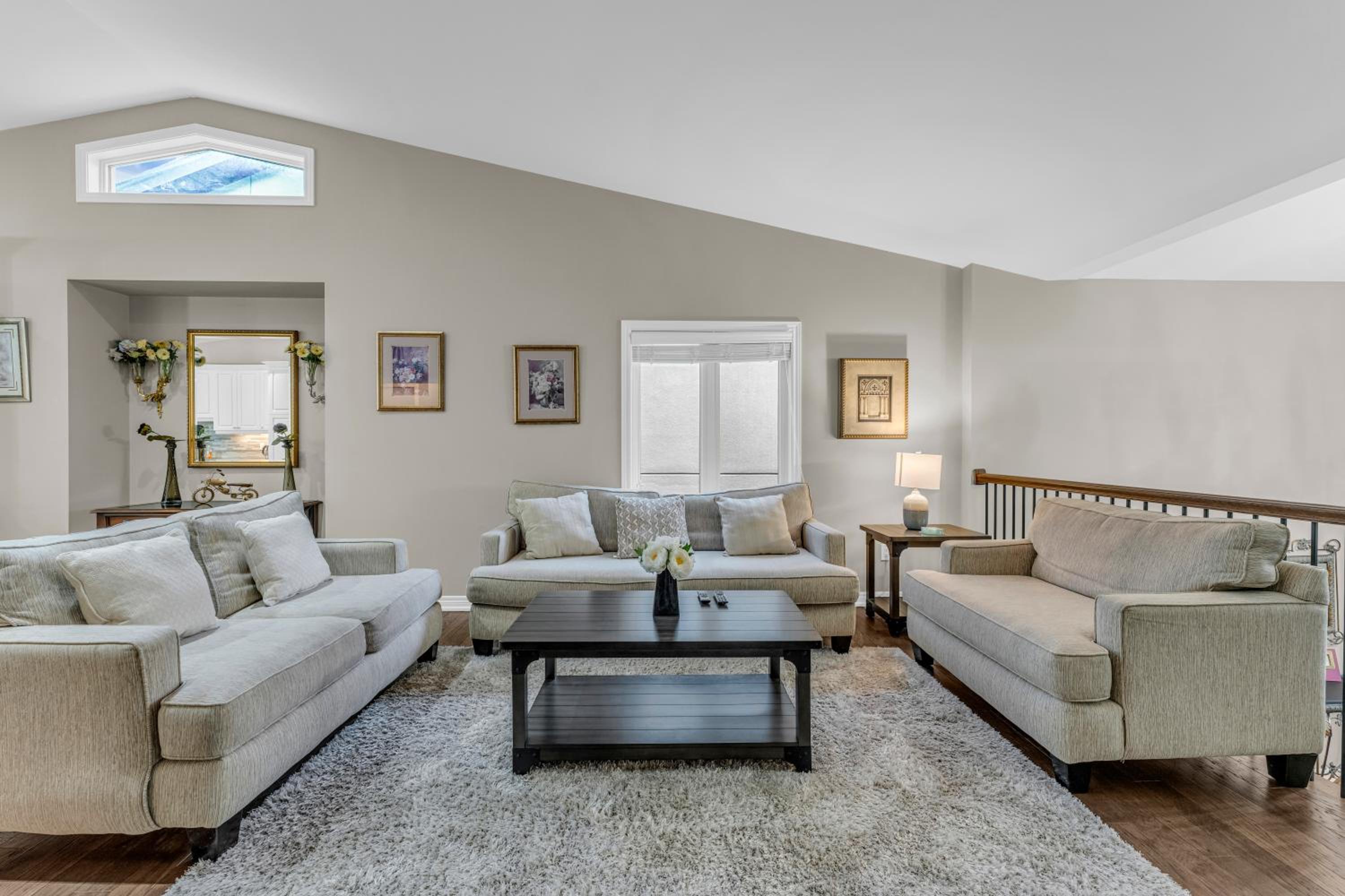 Royal Luxury - Home mins from Falls with Pool Table