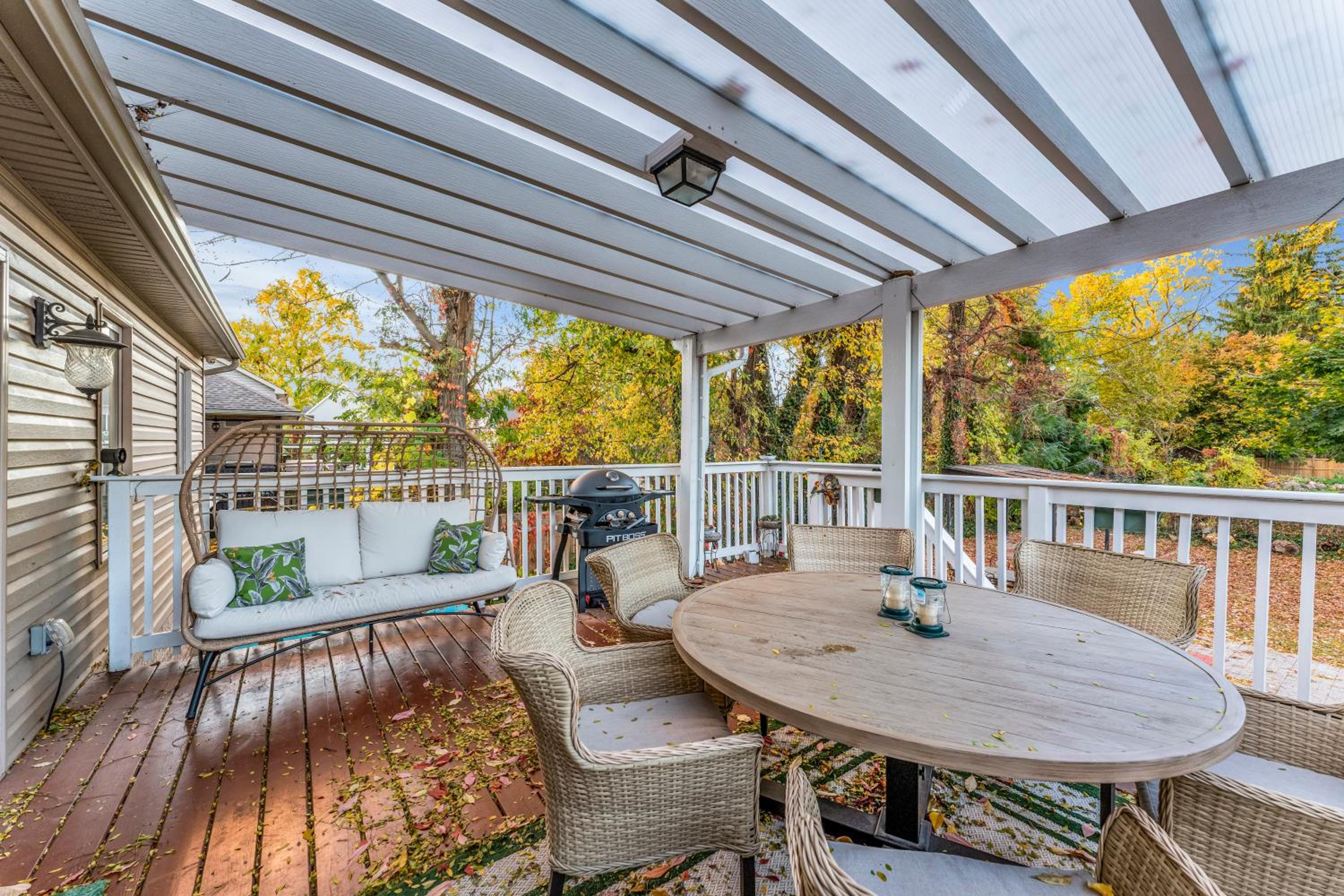 Royal Luxury - Home mins from Falls with Pool Table