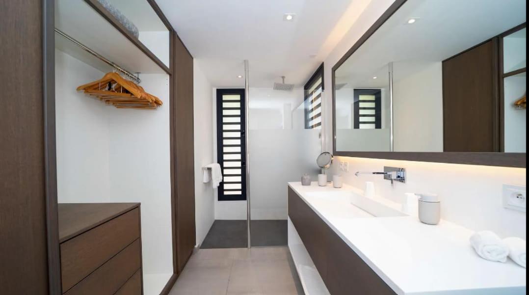 Cozy And Refined Villa For Six Guests In St-barths