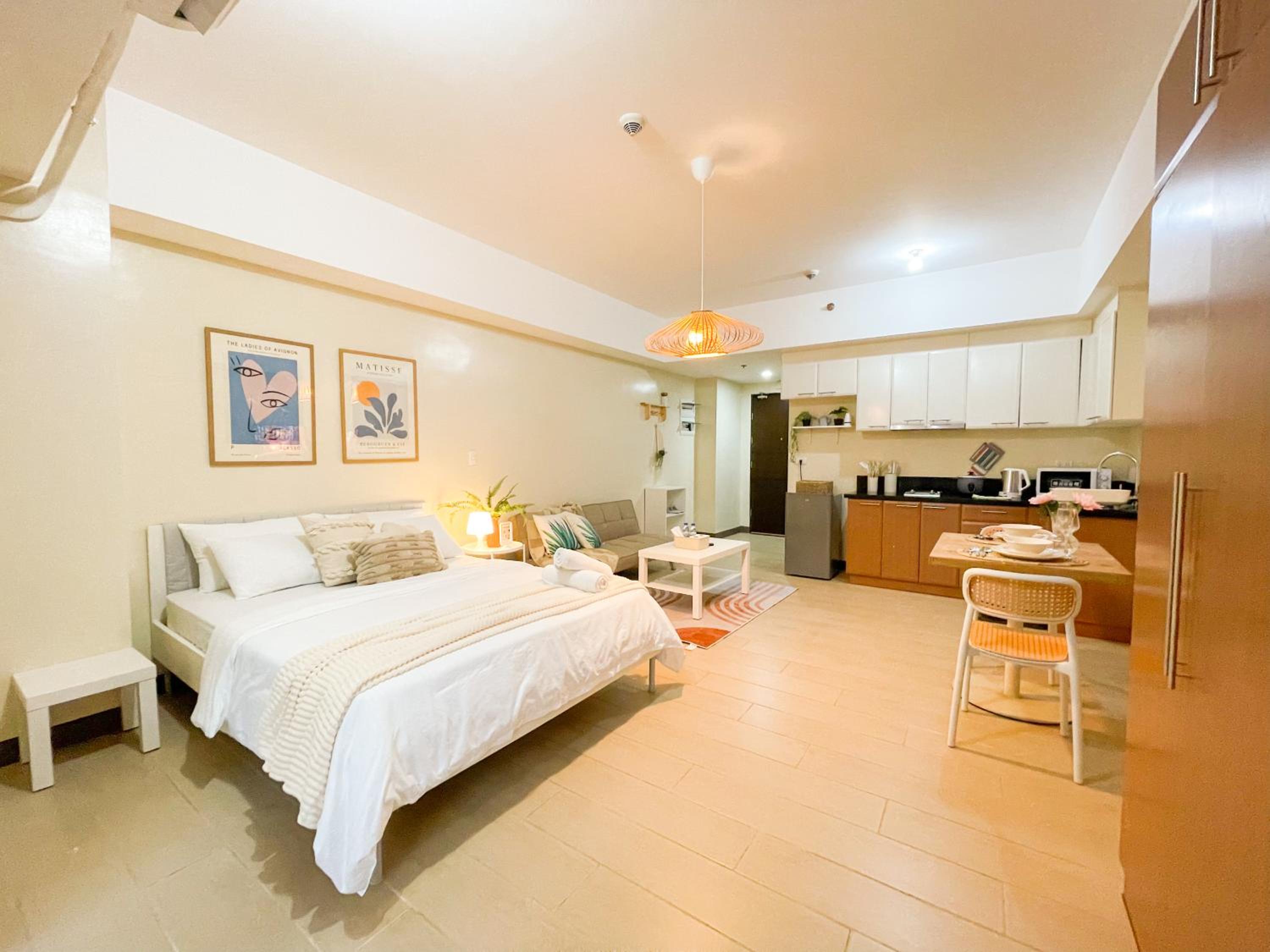 Luxurious Condo Beside Venice Mall #vlrtd20e view 4