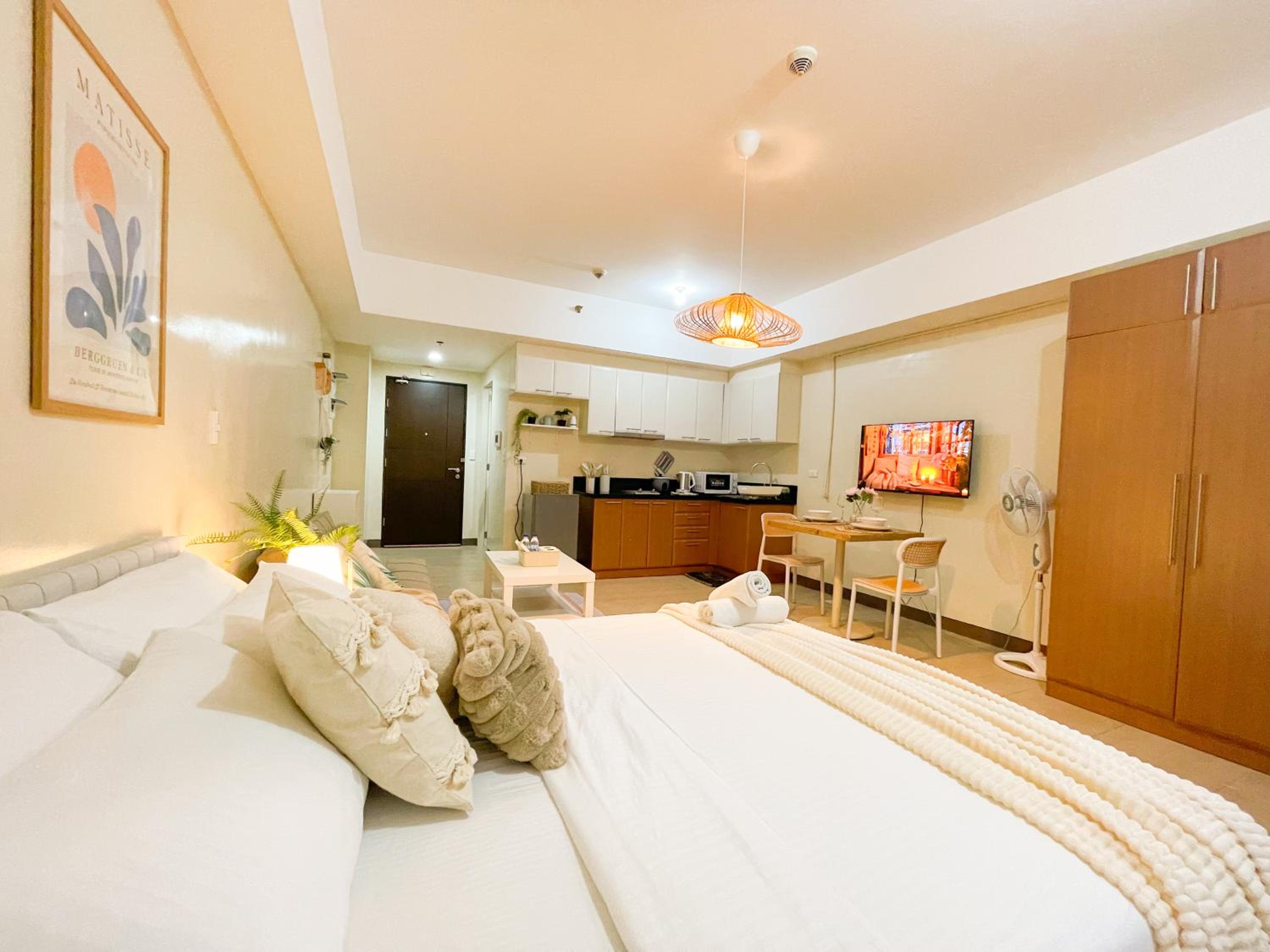 Luxurious Condo Beside Venice Mall #vlrtd20e view 5