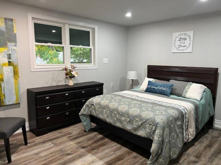 Luxury and comfy Home- Niagara getaway
