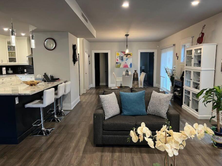 Luxury and comfy Home- Niagara getaway