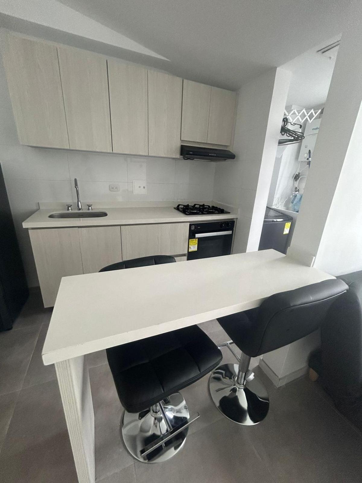 Modern and Comfortable Near Cable Plaza