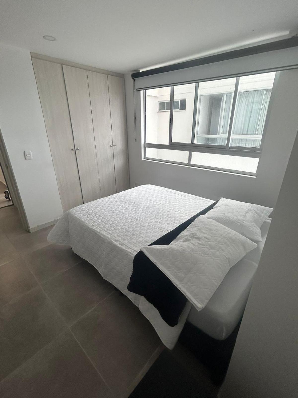 Modern and Comfortable Near Cable Plaza