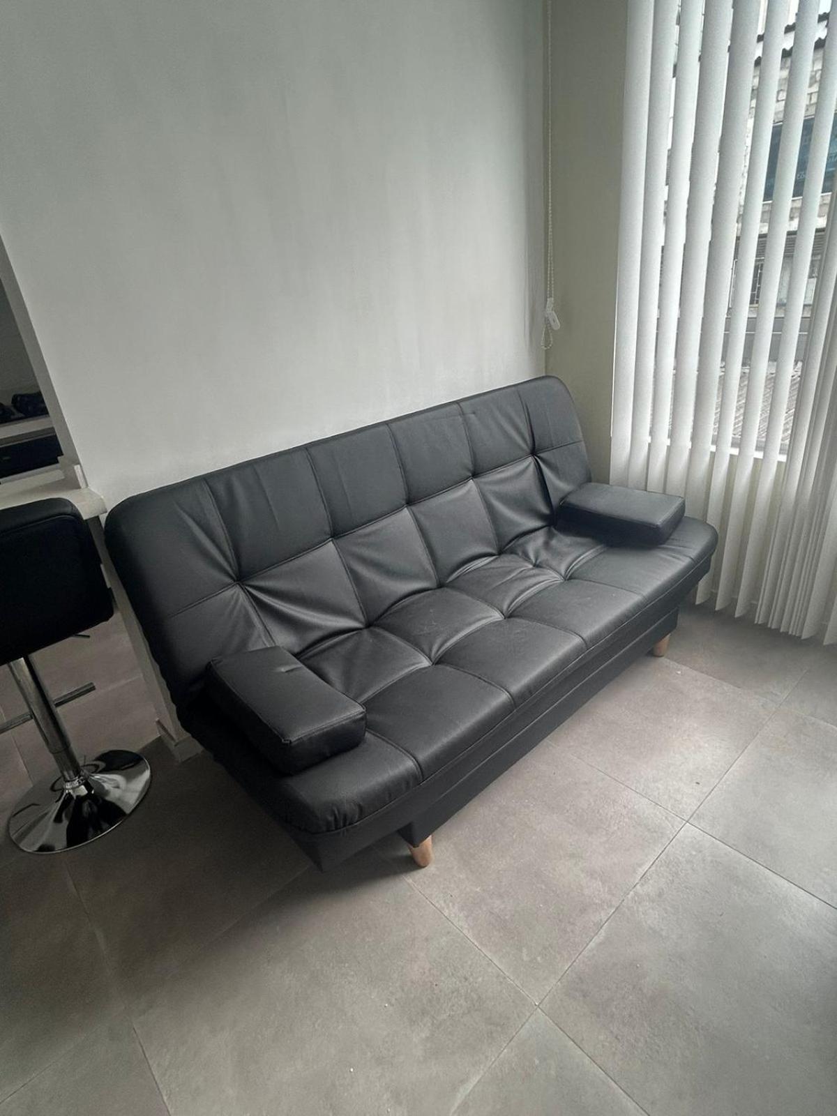 Modern and Comfortable Near Cable Plaza