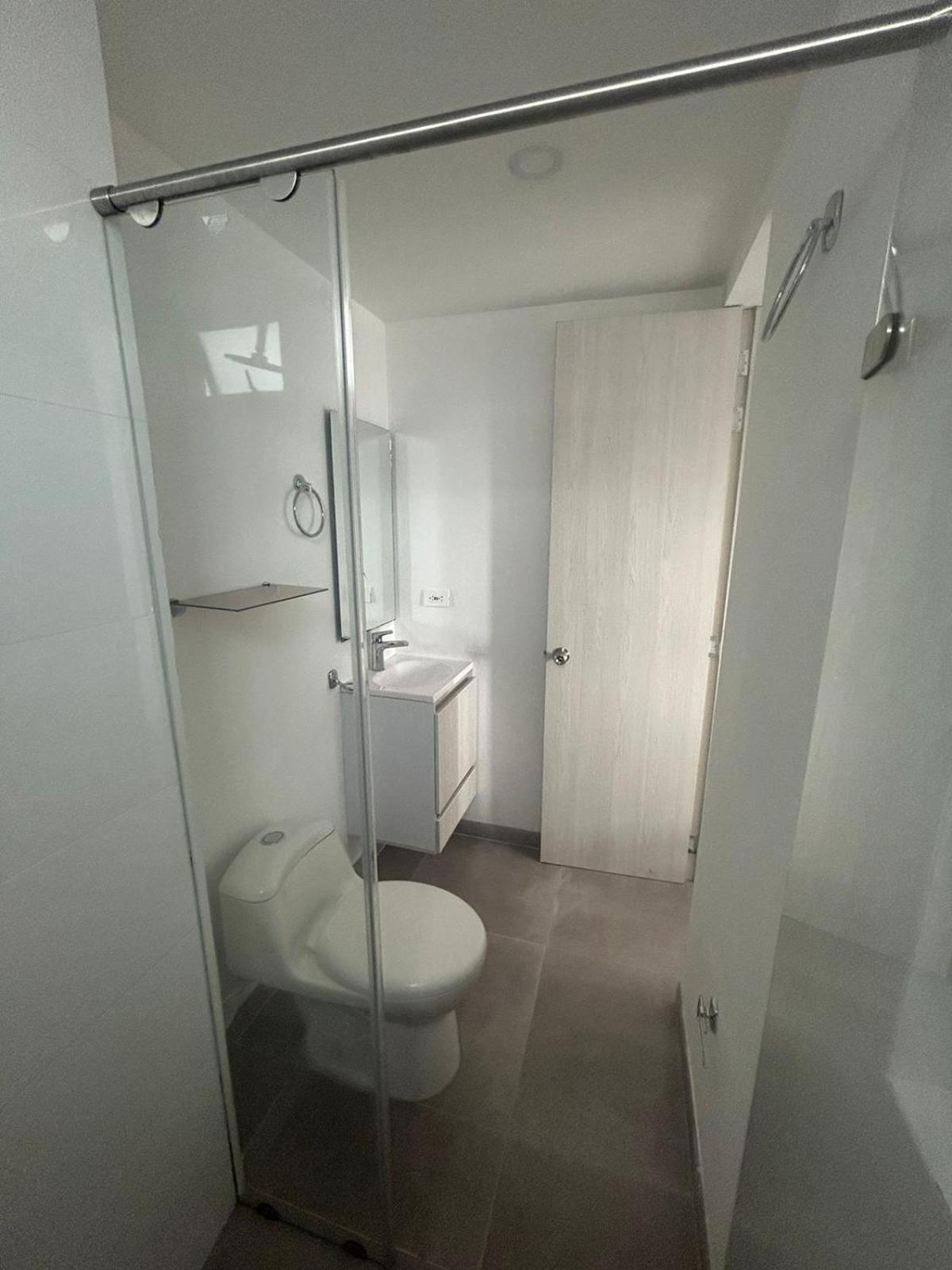 Modern and Comfortable Near Cable Plaza
