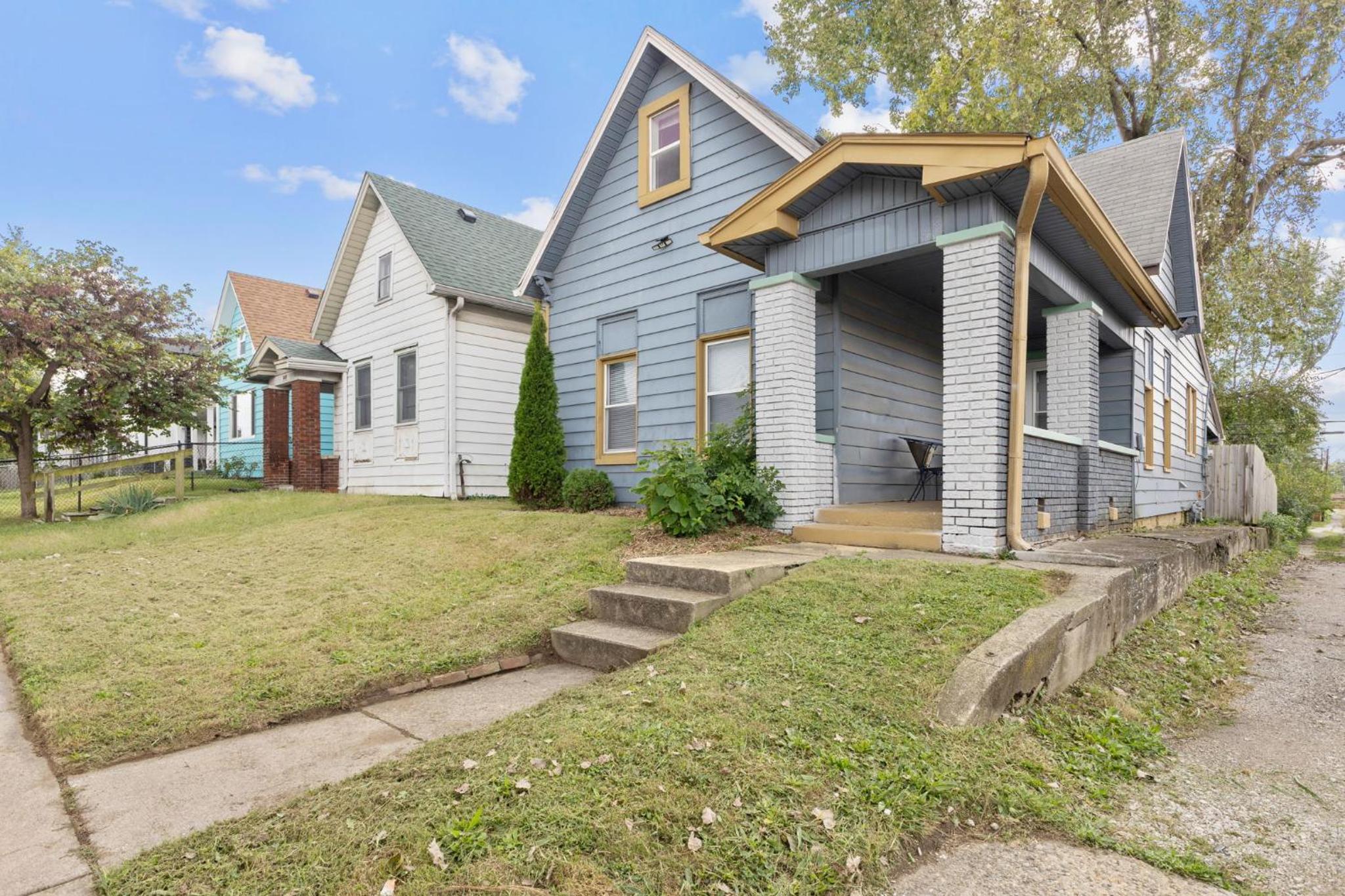 3 BR Cozy Home Near Indy Downtown , Foosball Table view 5