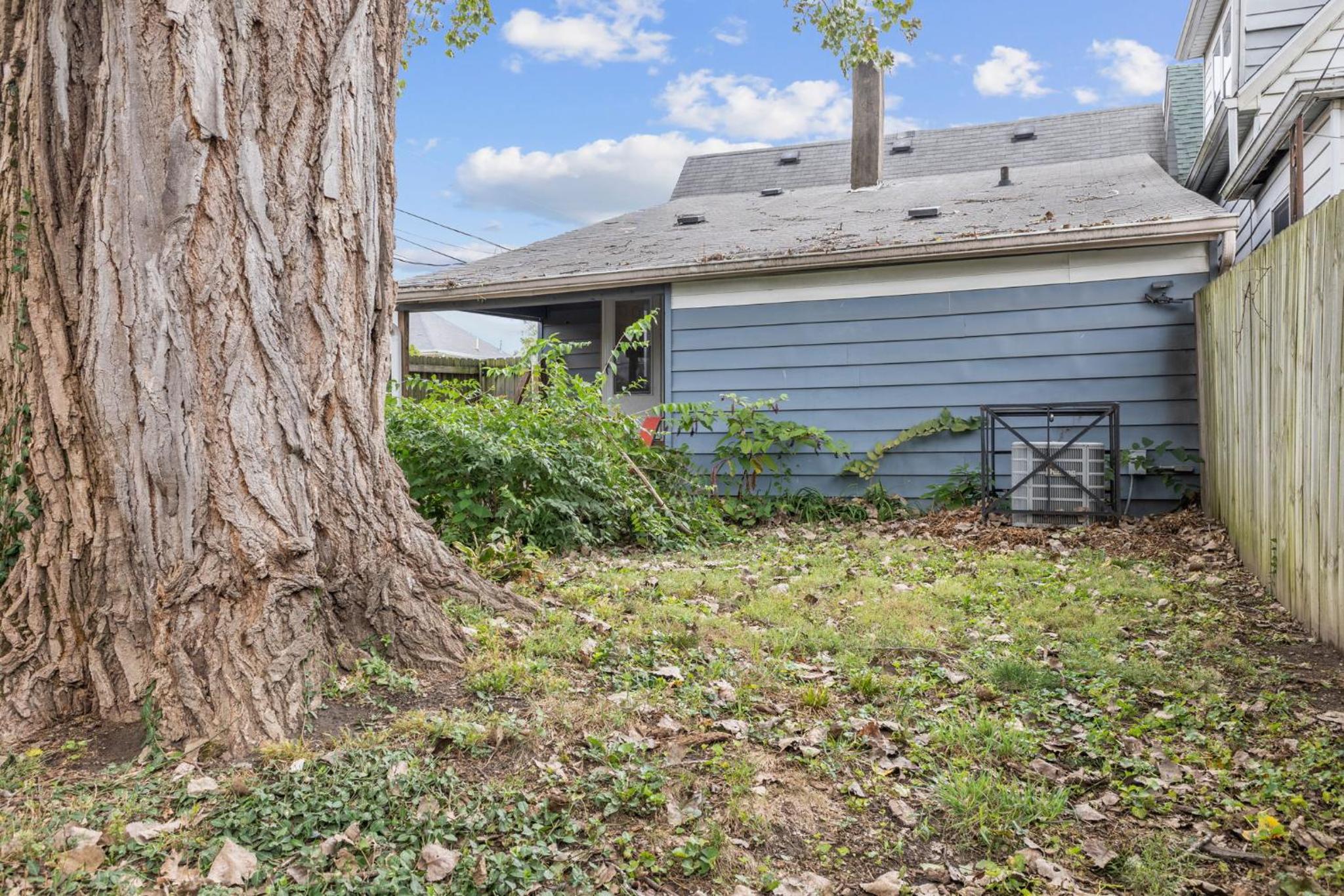 3 BR Cozy Home Near Indy Downtown , Foosball Table view 4