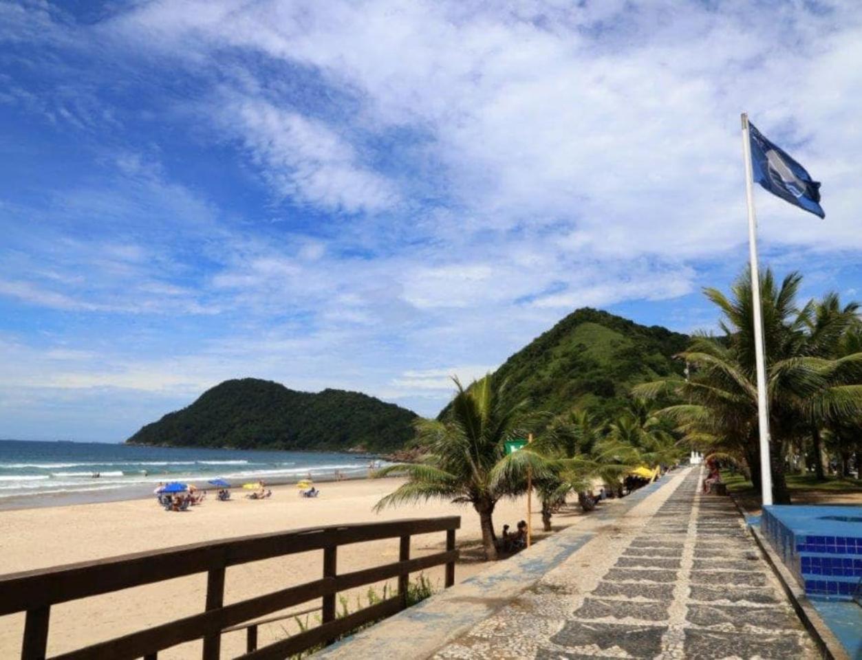 Otimo apto c WiFi a 700m da Praia do Tombo-Guaruja
