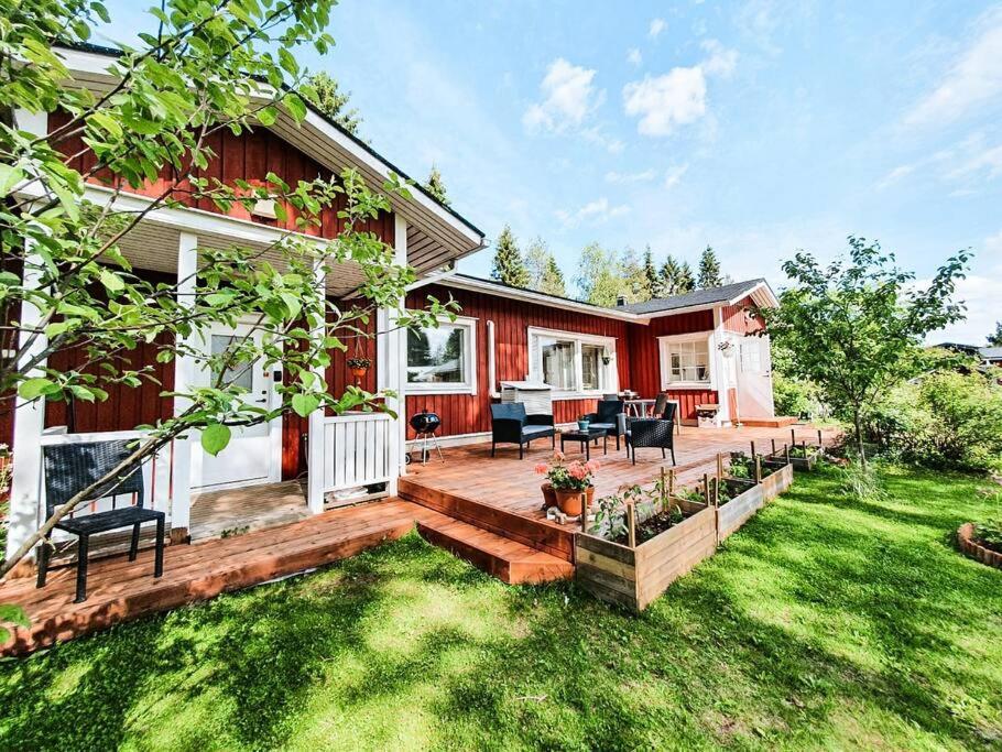 Arctic Apple Tree Apartment