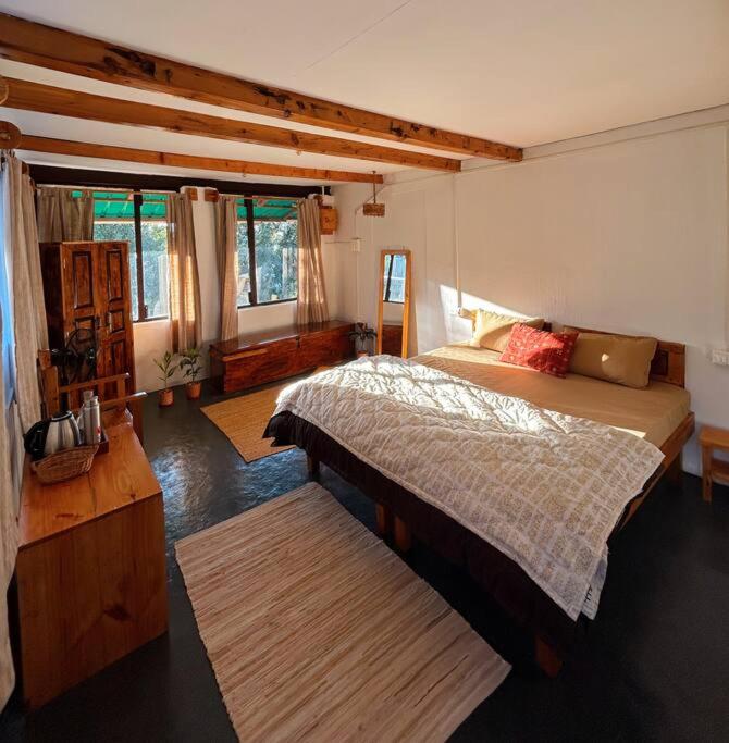Natives Bir - a cozy mountain cabin with rustic charm view 2