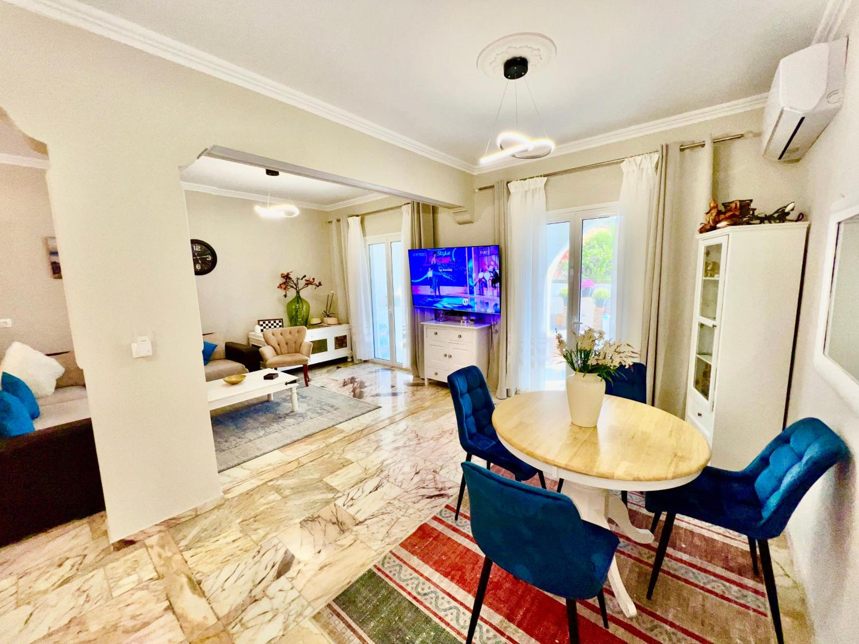 Donna's Luxury home in Kassiopi with Pool 300m to Sea