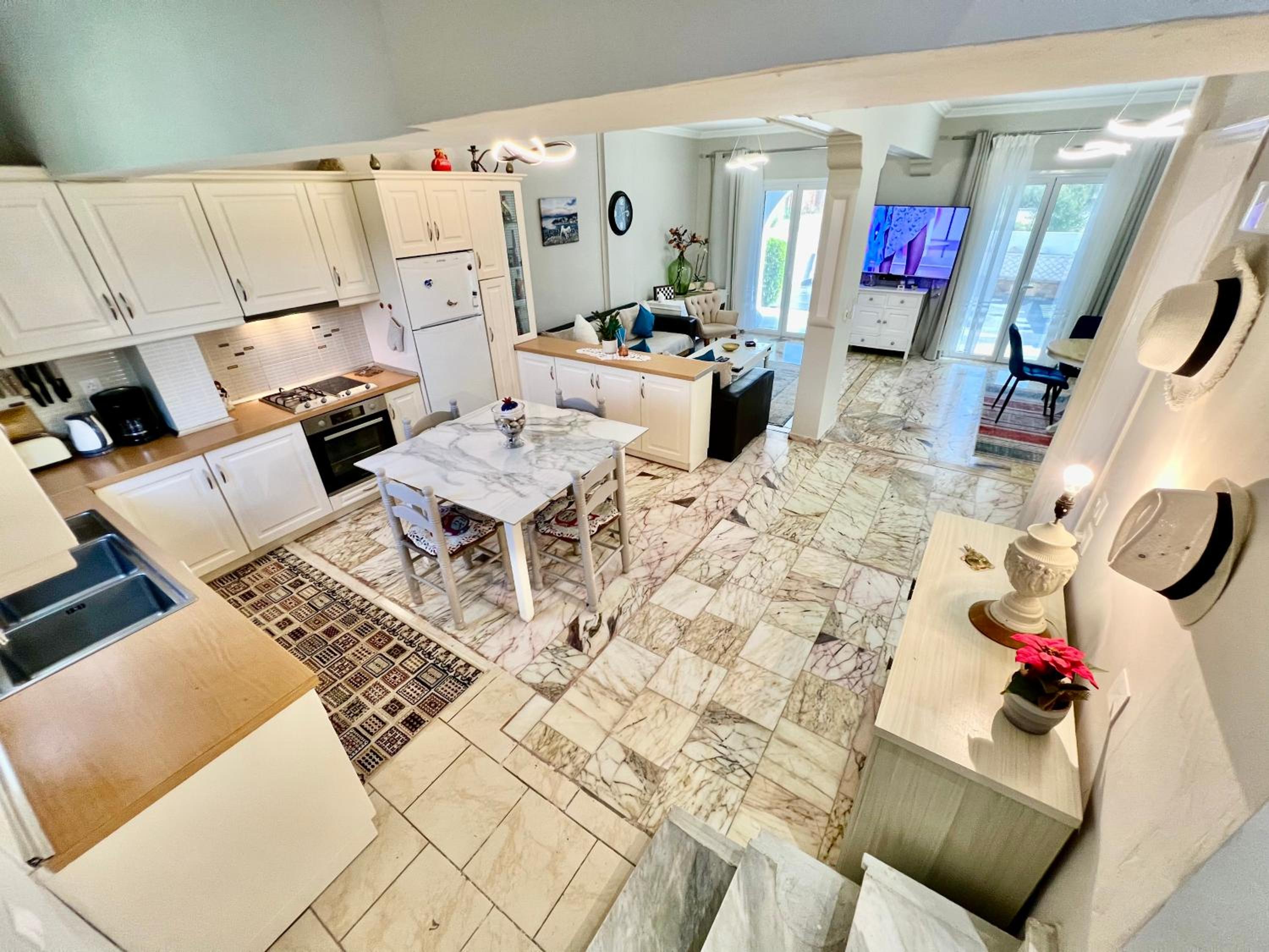 Donna's Luxury home in Kassiopi with Pool 300m to Sea