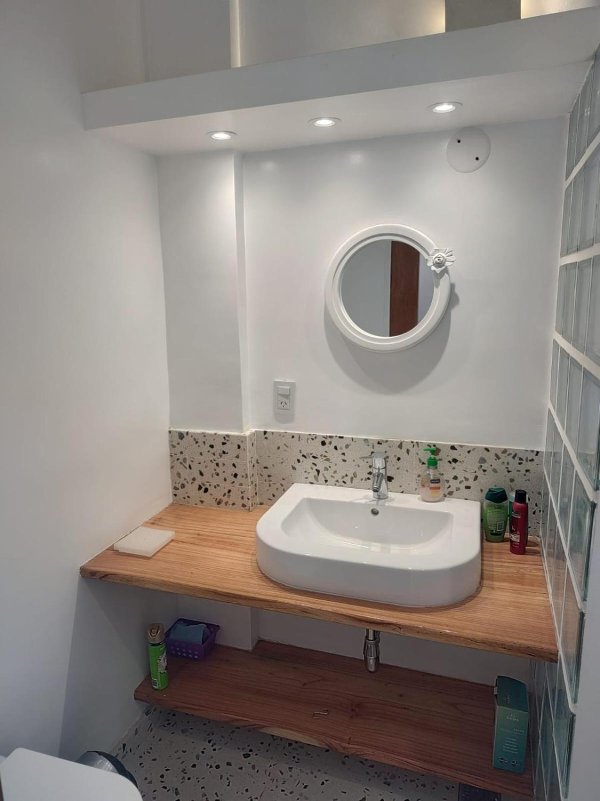 Loft monoambiente entrepiso y balcón francés