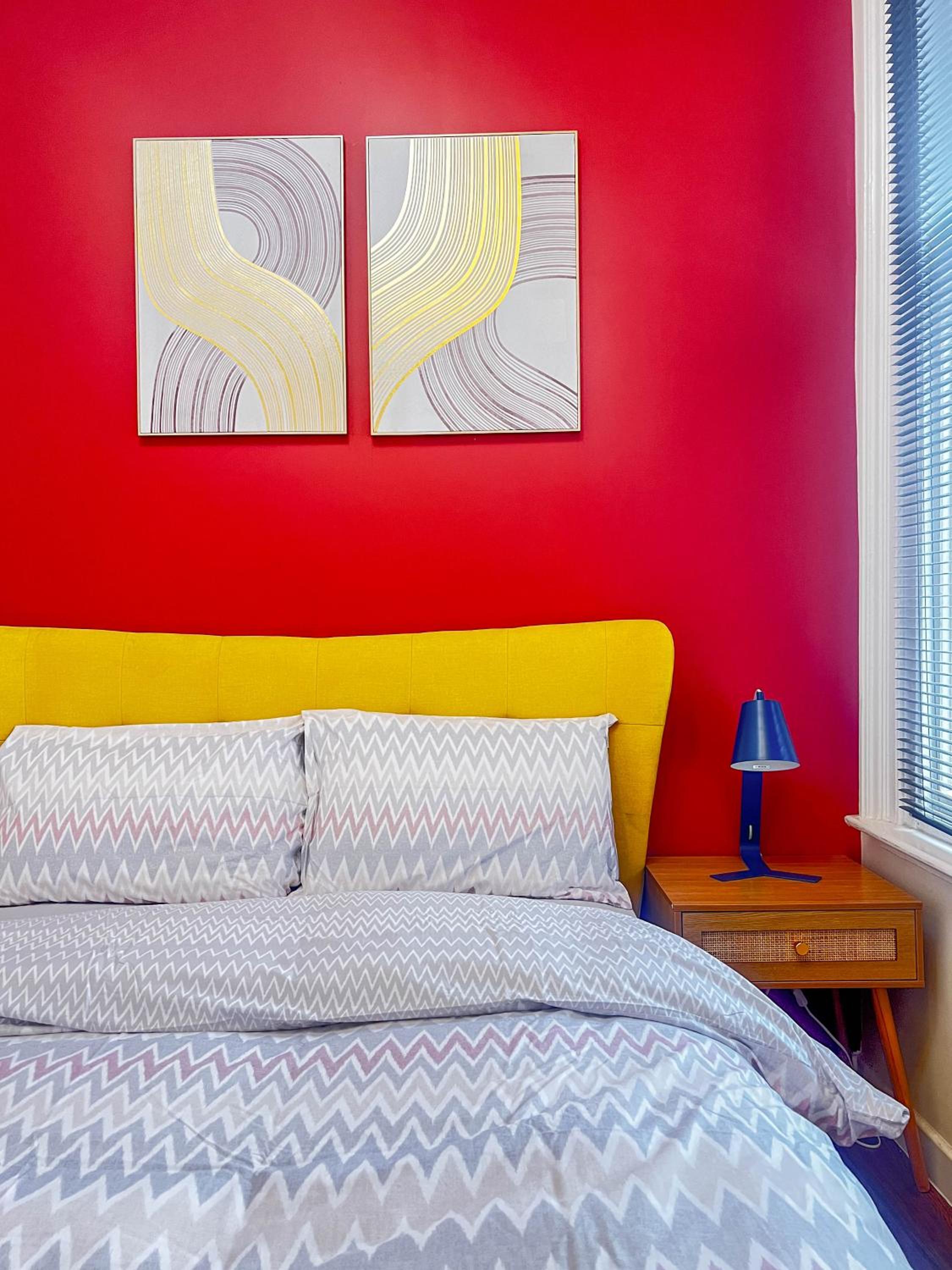 Hallam Sleek Central Apartment
