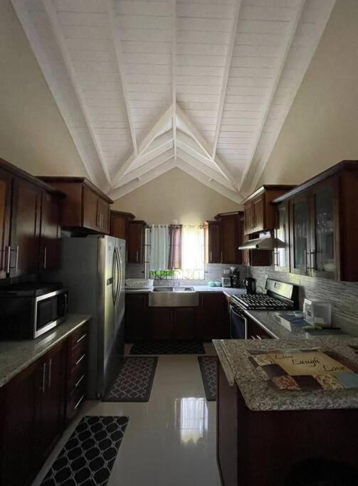 ocho rios warm&Cozy paradise in private community view 4