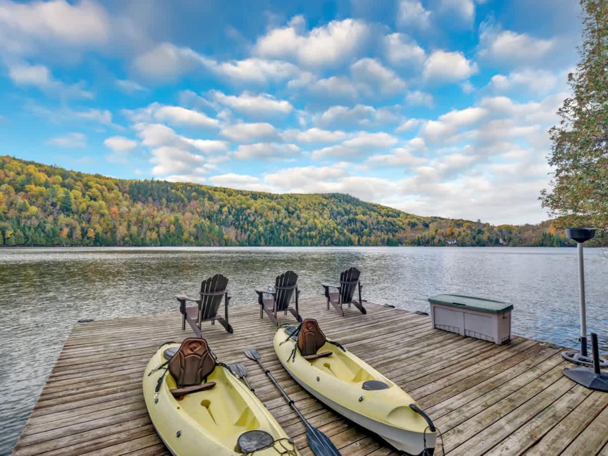 The Vista - Magnificent waterfront beach & hot tub