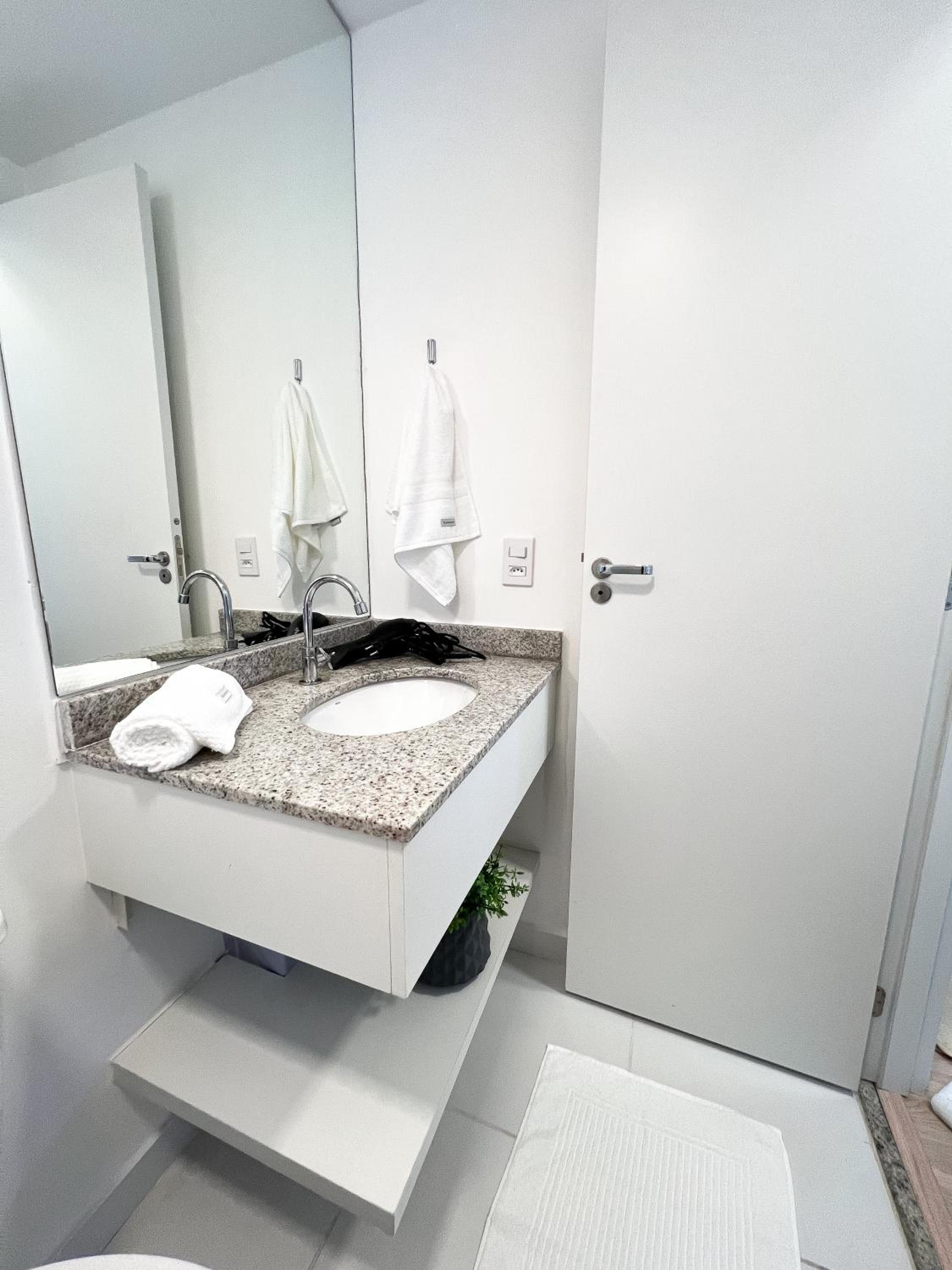 Apartamento Aconchegante 1 Dormitório a 250m do metrô - Liberdade, São Paulo