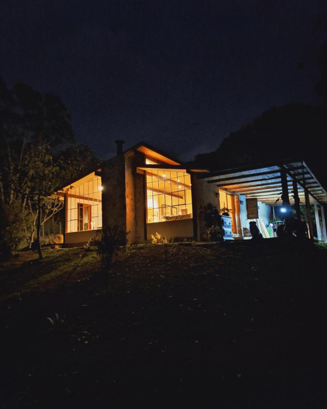 Refúgio em Araras: Seu Encontro Romântico na Serra