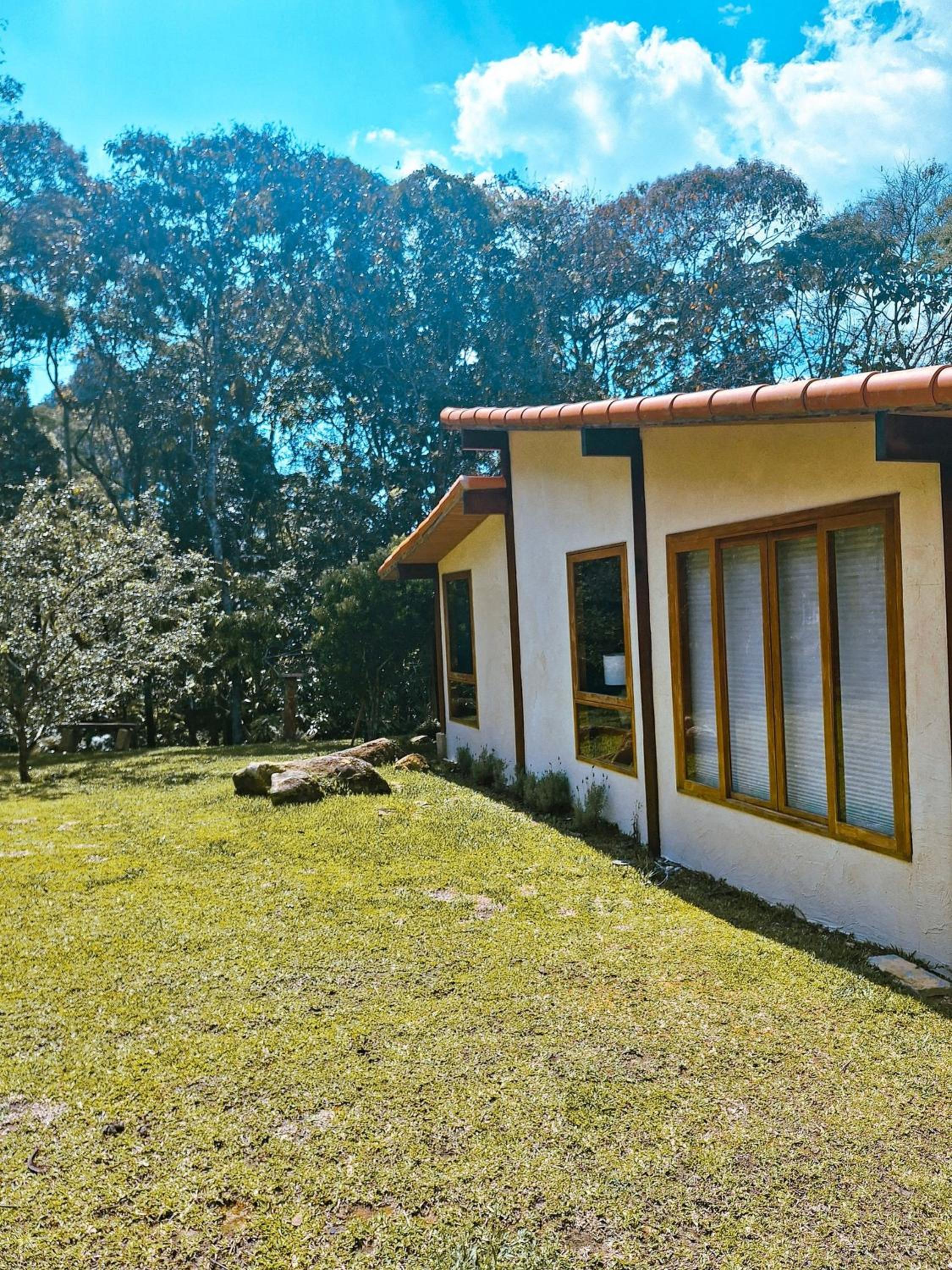 Refúgio em Araras: Seu Encontro Romântico na Serra