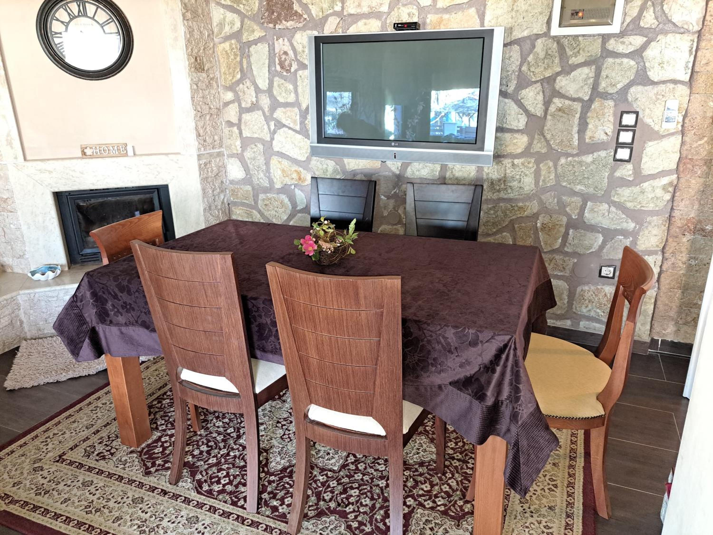 Akis house
