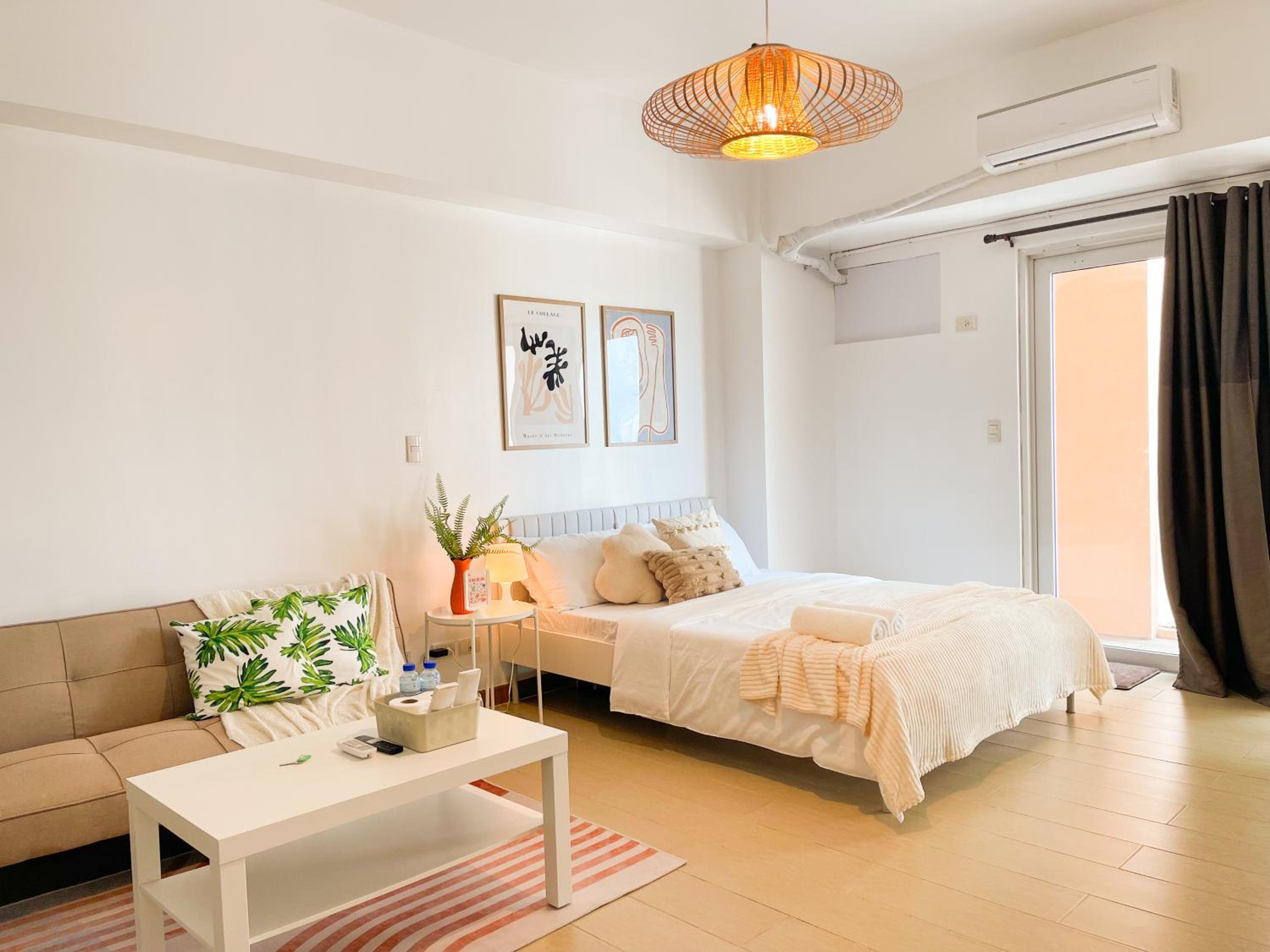 Chic BGC Condo by Grand Canal Mall #vlrtb27b view 2