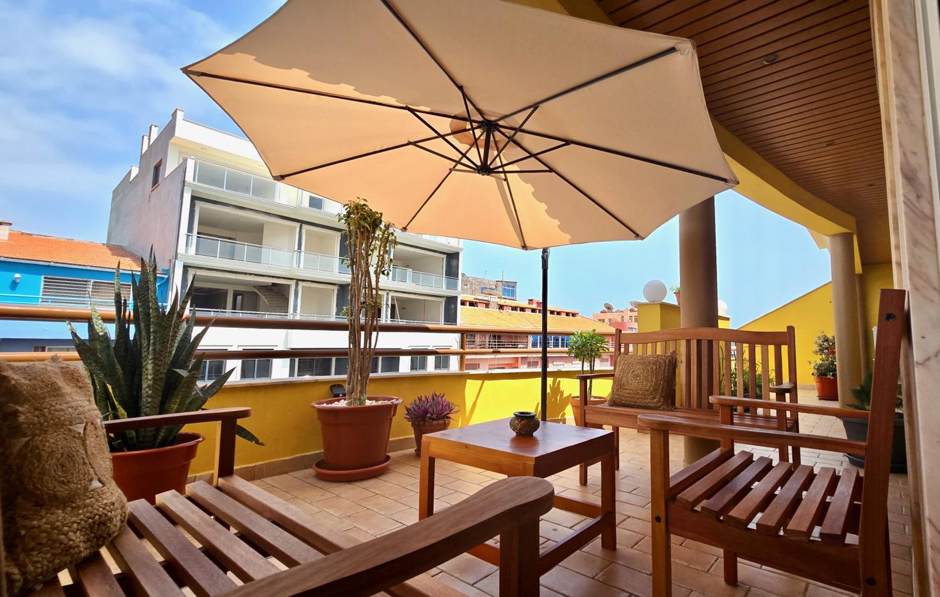 Spacious Penthouse with BBQ and Views
