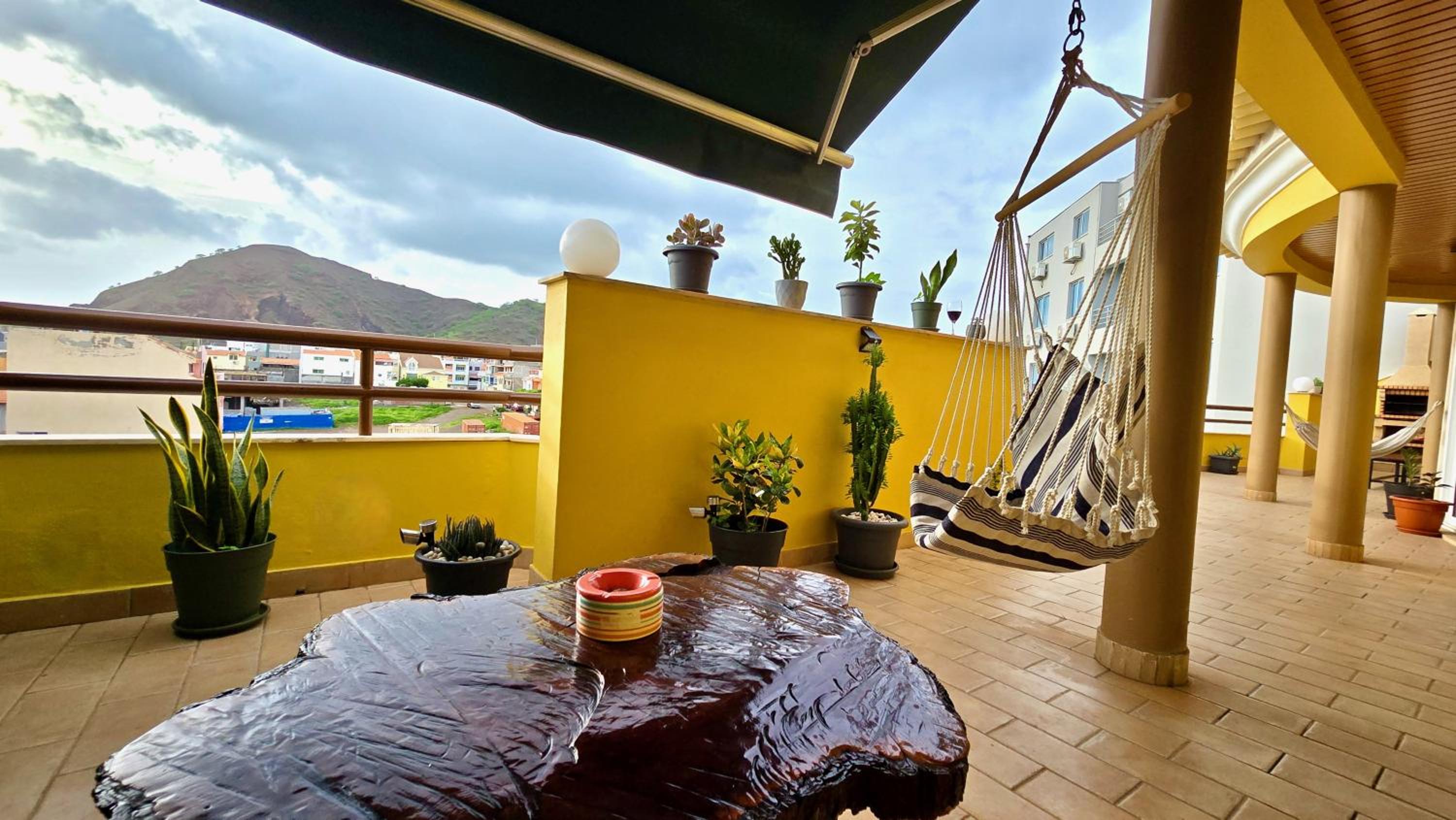 Spacious Penthouse with BBQ and Views