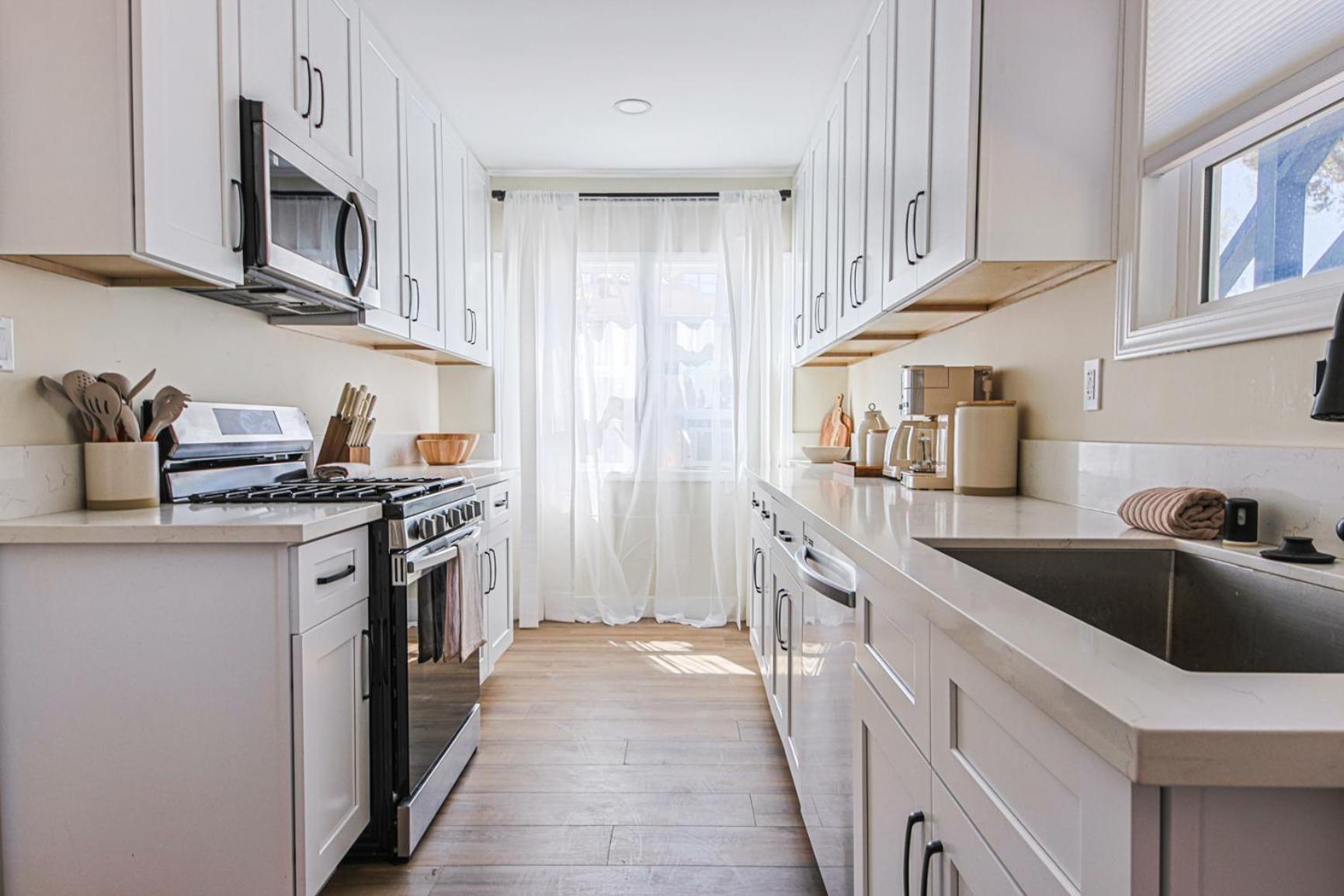 Modern Apartment 2BD 1Bath Apt near USC and Exposition Park