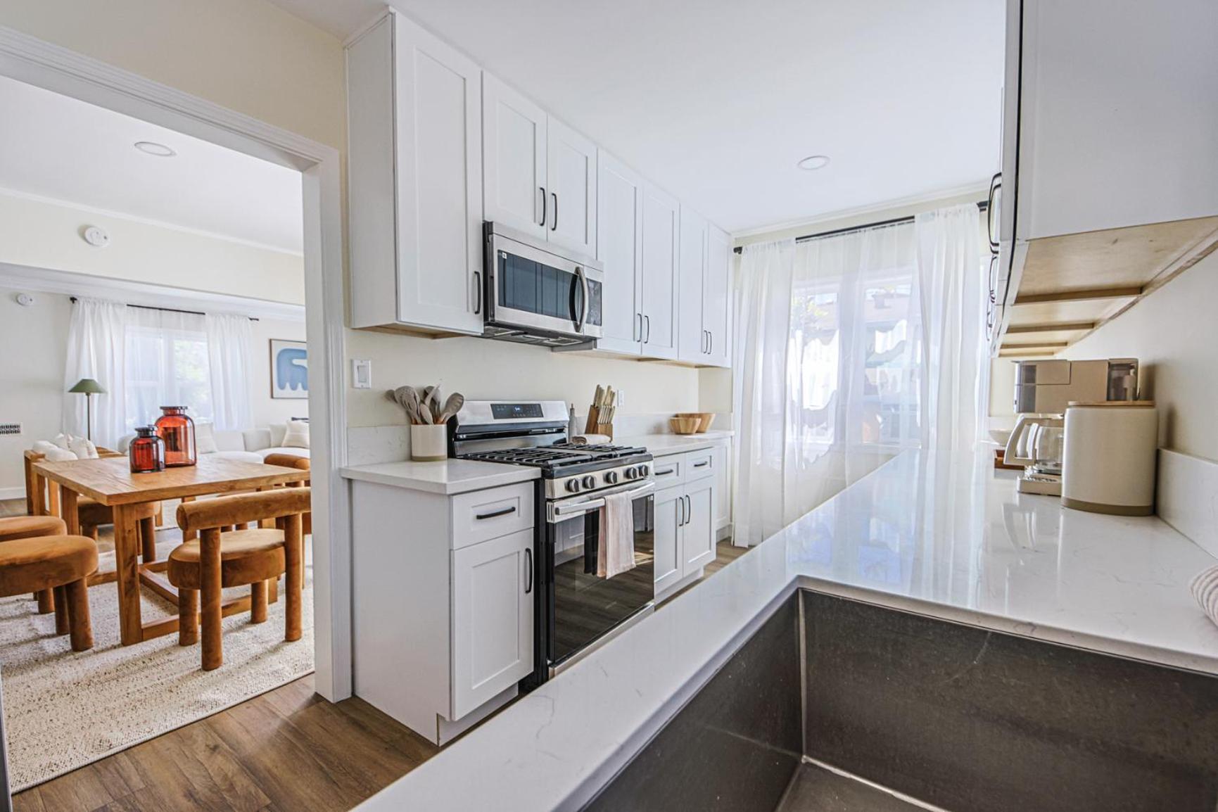 Modern Apartment 2BD 1Bath Apt near USC and Exposition Park