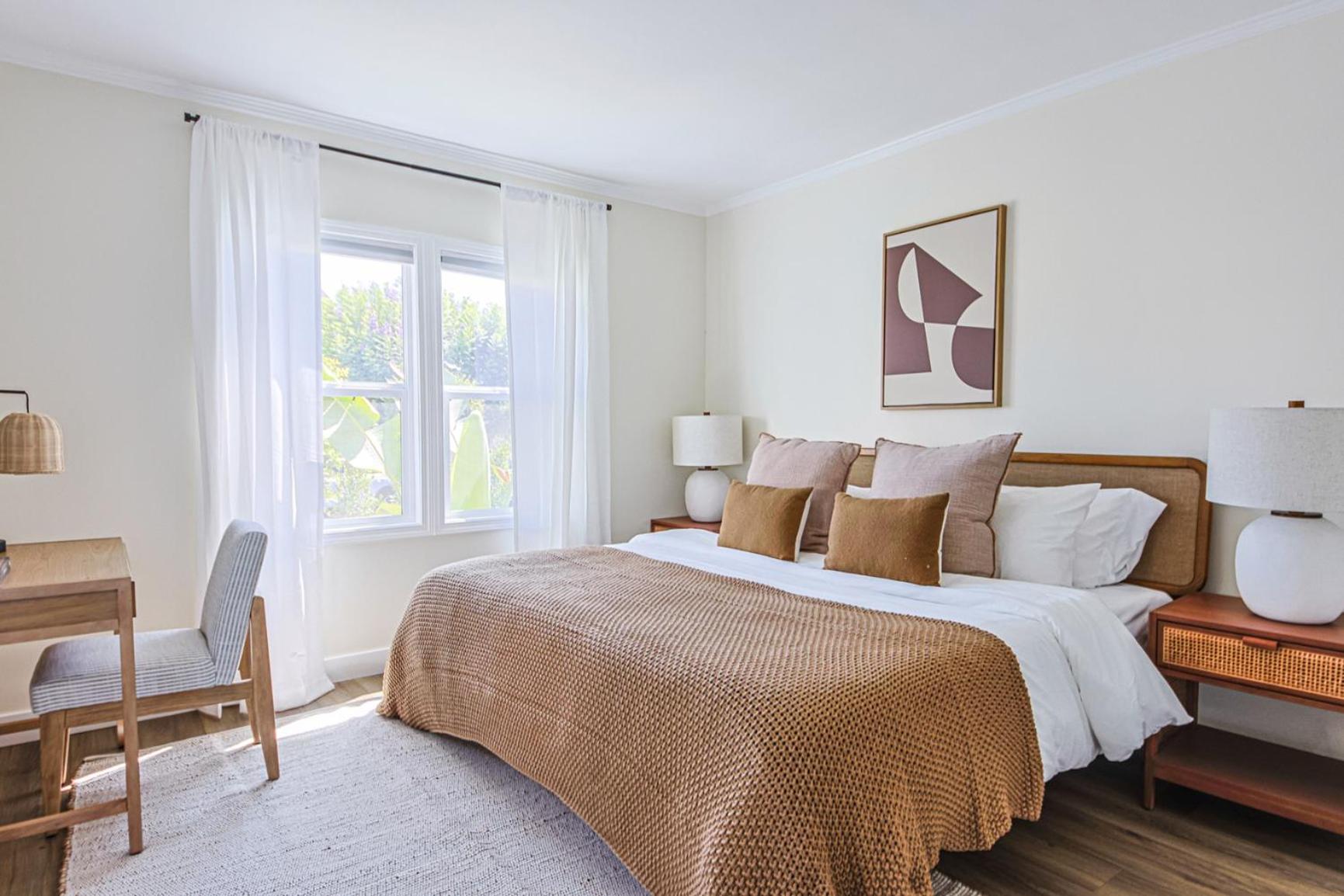 Modern Apartment 2BD 1Bath Apt near USC and Exposition Park