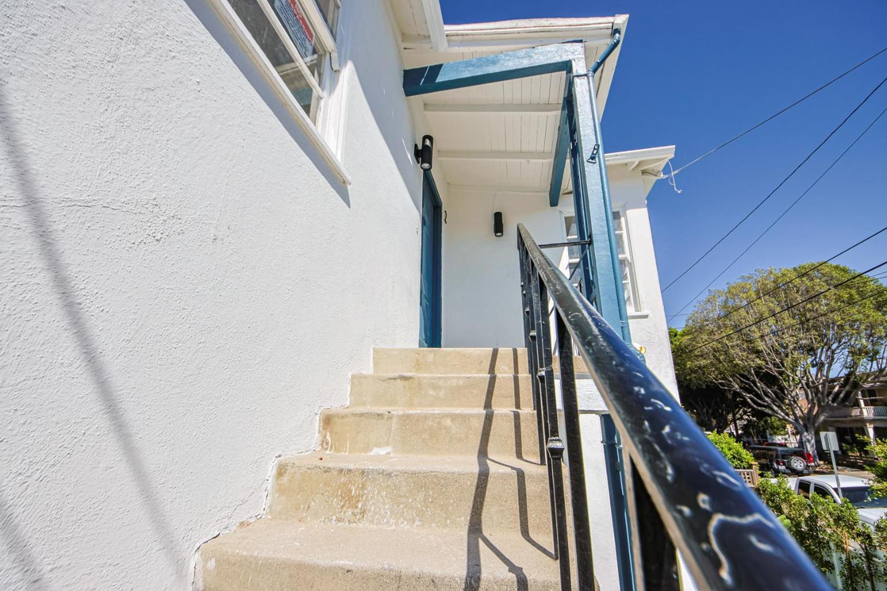 Modern Apartment 2BD 1Bath Apt near USC and Exposition Park