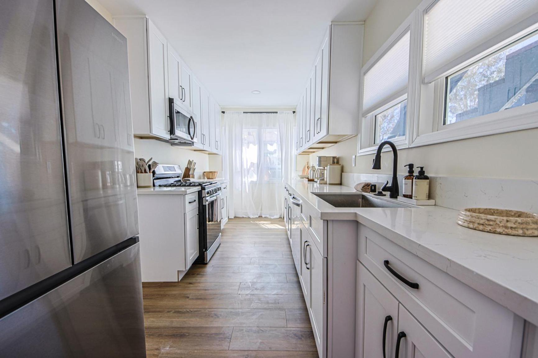 Modern Apartment 2BD 1Bath Apt near USC and Exposition Park