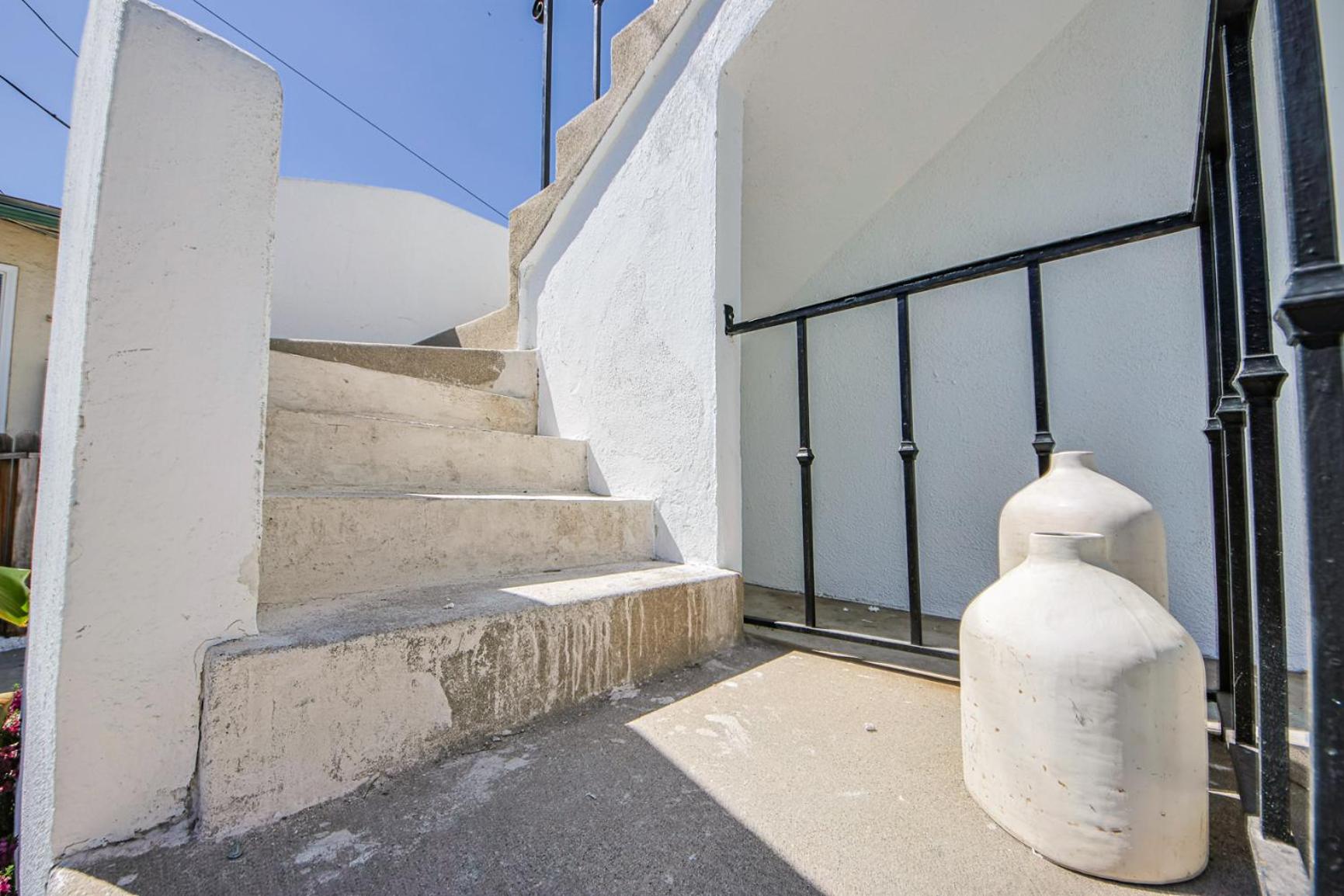 Modern Apartment 2BD 1Bath Apt near USC and Exposition Park