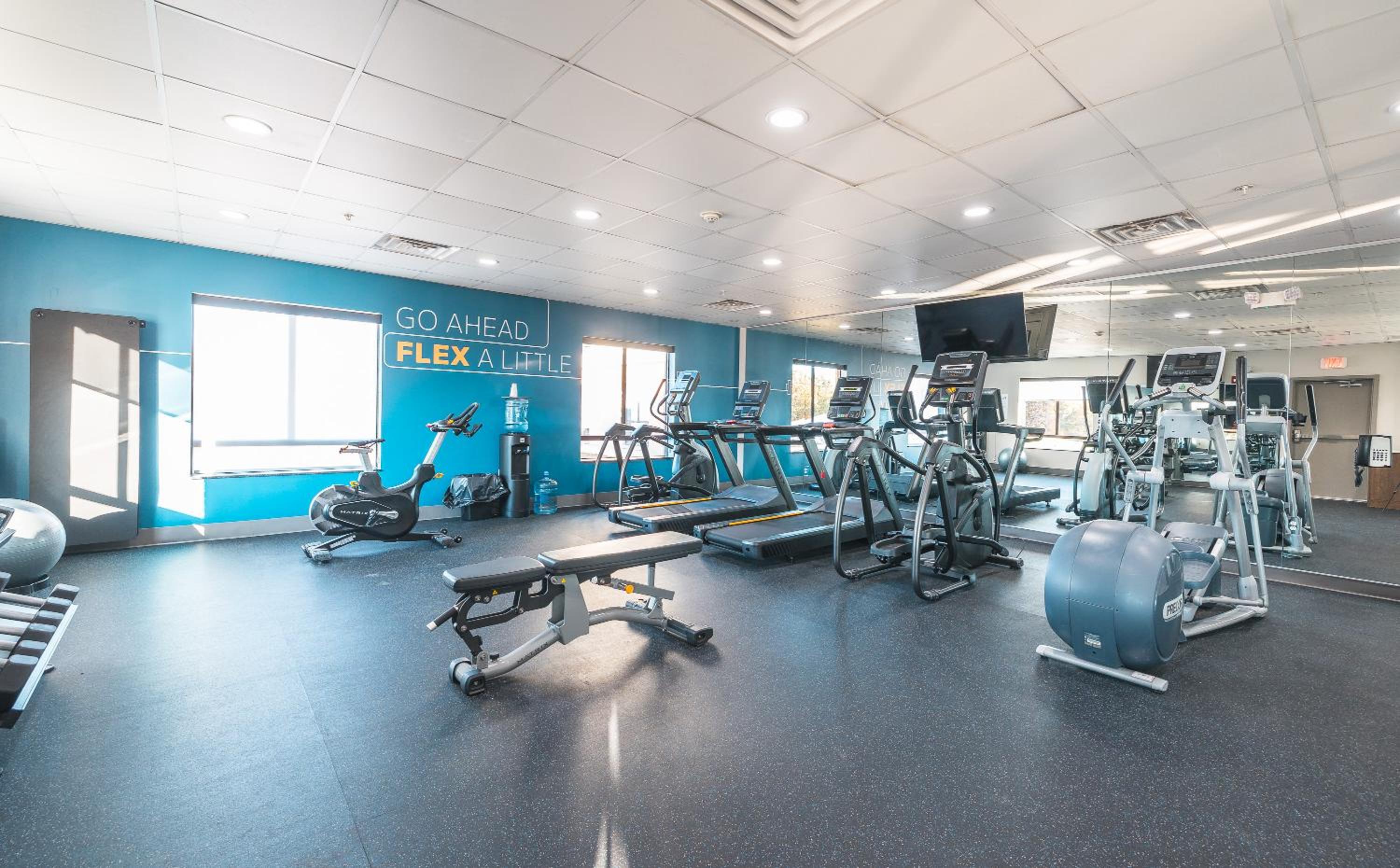 St Robert Vacations - Holiday Inn Express Hotel and Suites Saint Robert, an IHG Hotel - Property Image 4