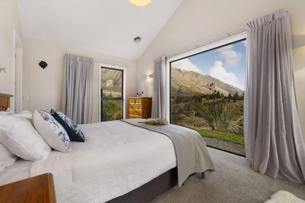 Modern Luxe Jacks Pt living view 4