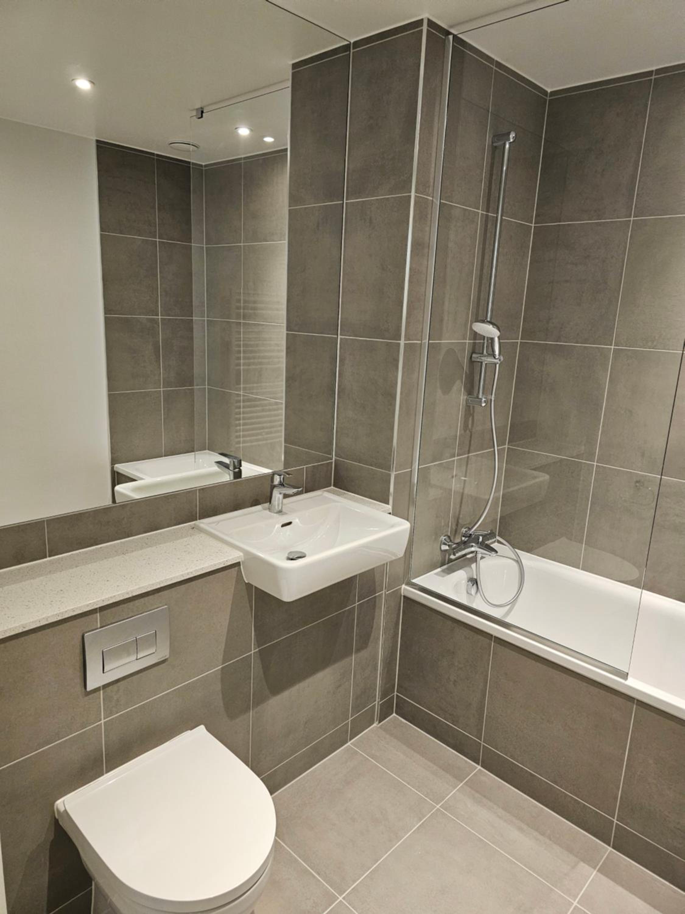 Spacious Room 30 minutes to Central London