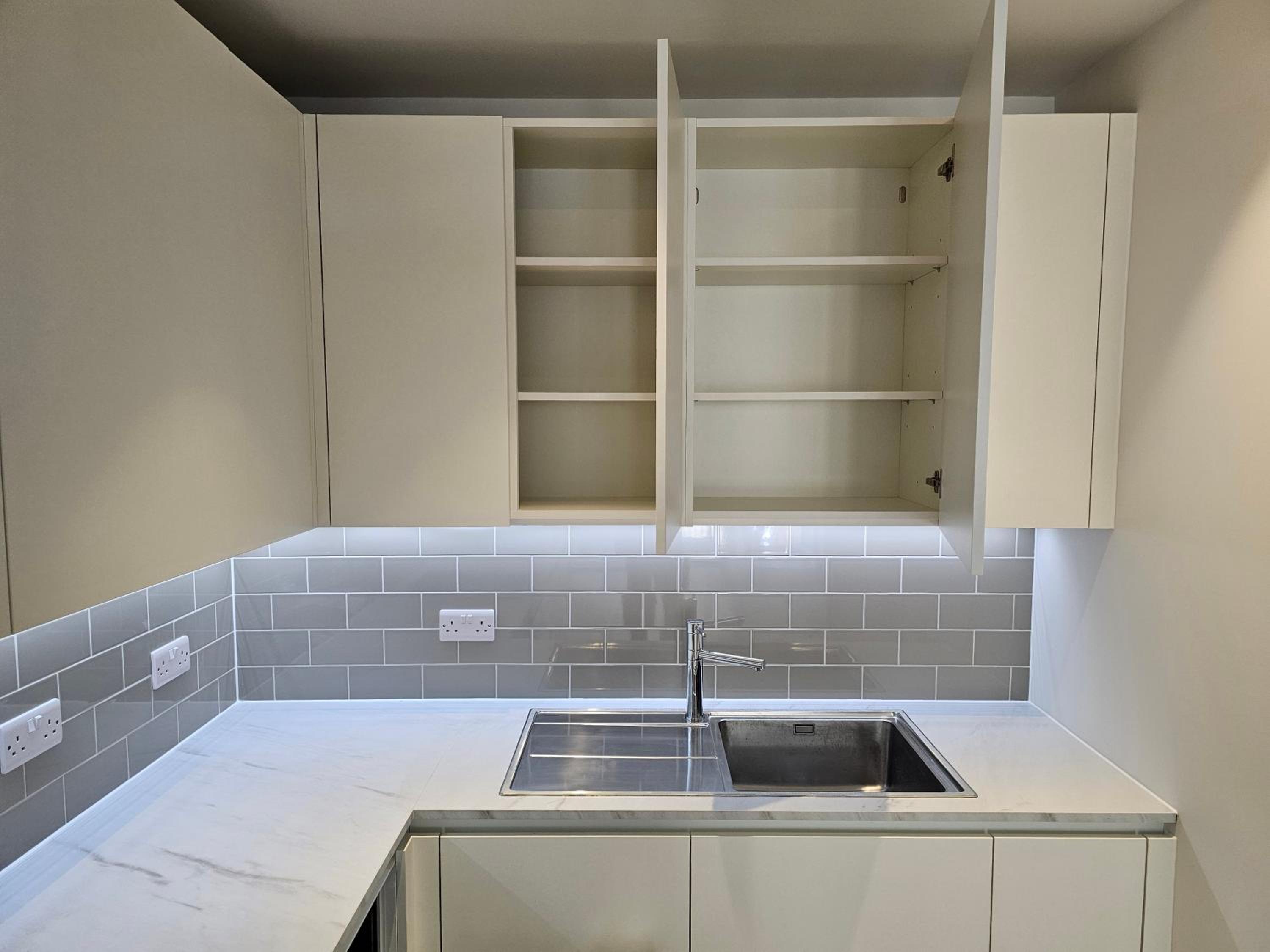 Spacious Room 30 minutes to Central London