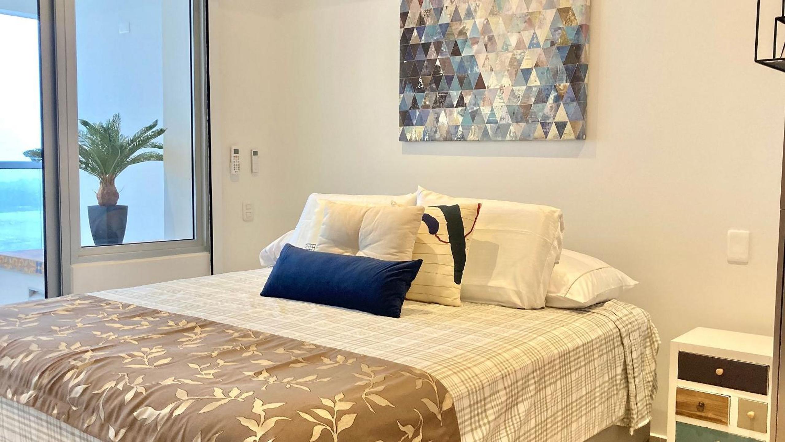 CB1531 | Confort premium: cama King y balcón