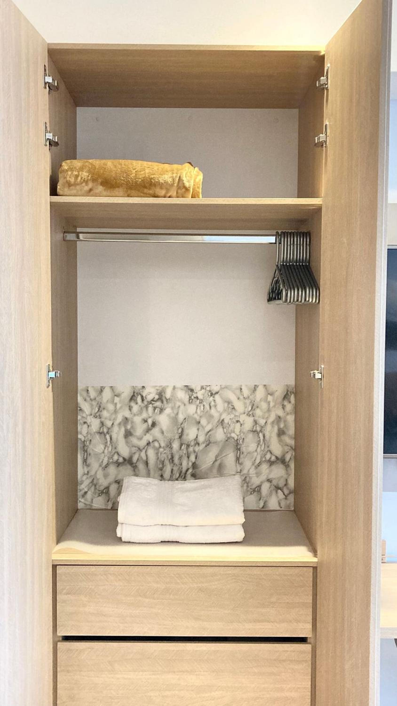 CB1531 | Confort premium: cama King y balcón