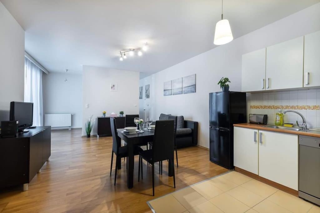 Nice,Sunny,Quiet flat near to Deak Ferenc sqaure view 2