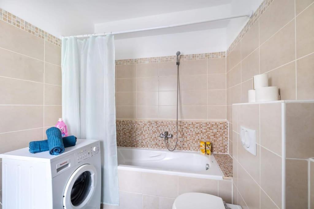 Nice,Sunny,Quiet flat near to Deak Ferenc sqaure view 3