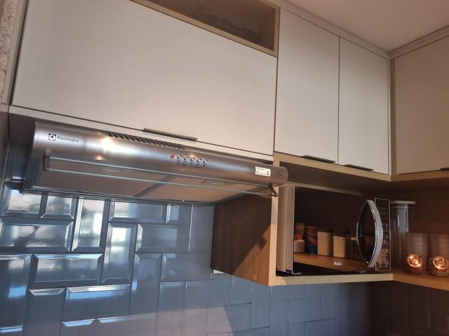303D Apartamento dois quartos Condomínio Beira Mar