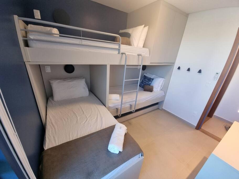 303D Apartamento dois quartos Condomínio Beira Mar