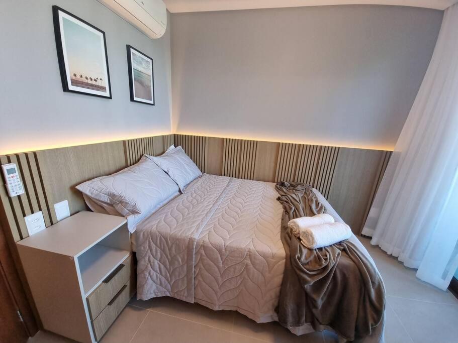 303D Apartamento dois quartos Condomínio Beira Mar