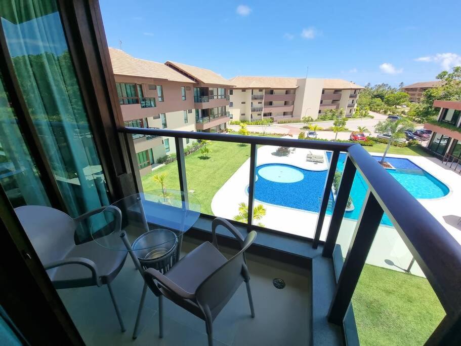 303D Apartamento dois quartos Condomínio Beira Mar