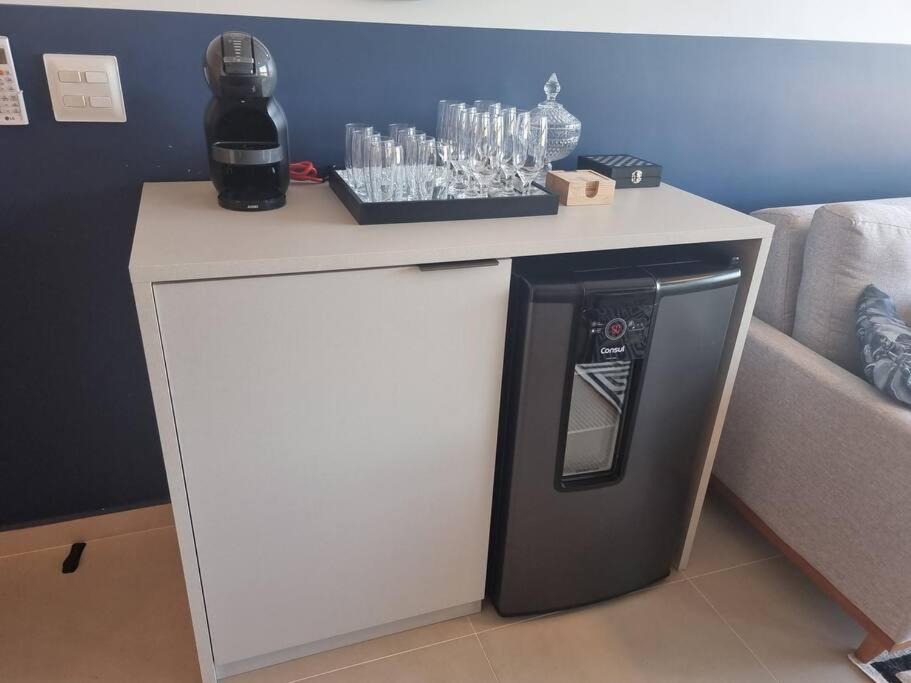 303D Apartamento dois quartos Condomínio Beira Mar