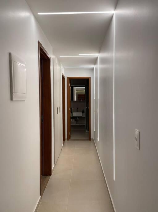 303D Apartamento dois quartos Condomínio Beira Mar