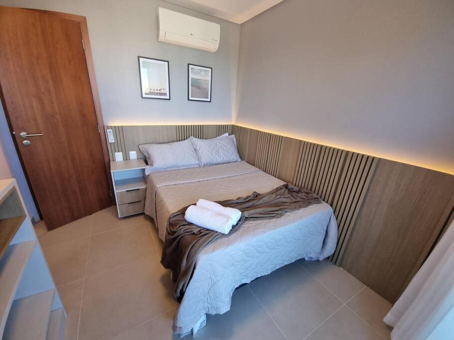 303D Apartamento dois quartos Condomínio Beira Mar